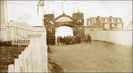 “Visit Governor Allardyce - Bonavista” [Decorative arch on Walkham's Hill welcoming Gover