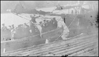 Défilé d'Orangistes de Haystack montant à bord d'un bateau à destination de Western Cove