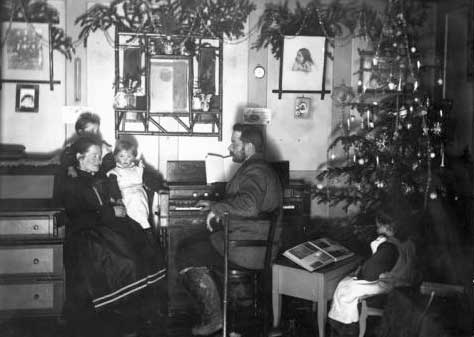 Walter and Helen Perrett and children, ca. 1910