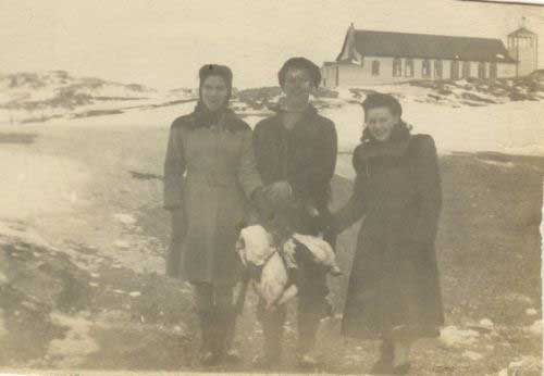 Women with Turrs, 1945