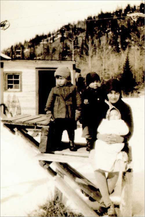 Unknown Family, 1931