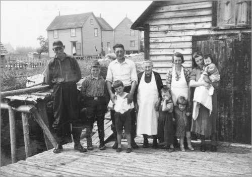 Henry Knee family portrait, Badger's Quay, 1939