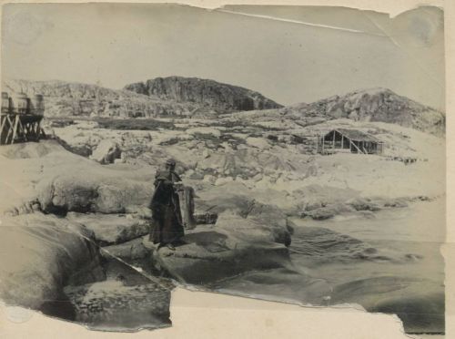 Sister Williams a casting caplin net, 1893
