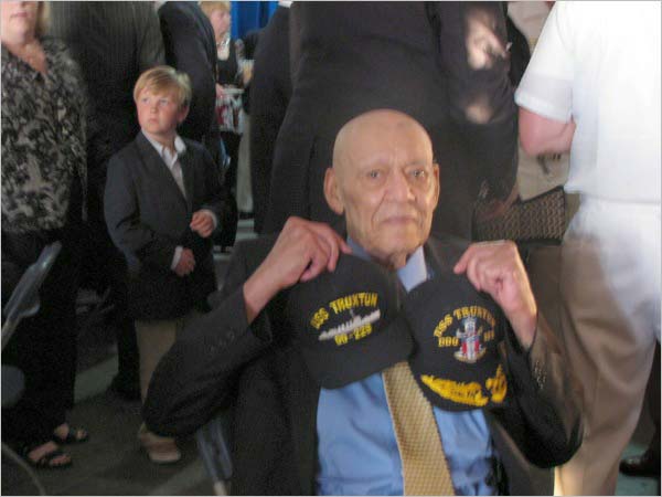 Lanier Phillips with Truxtun Hats, 2007