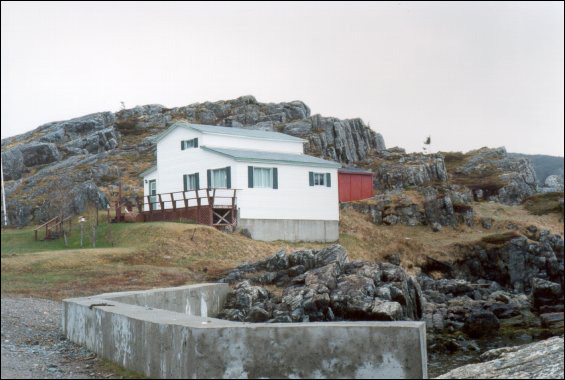 Maison de Richard Pike, à Salvage, remorquée de Flat Islands